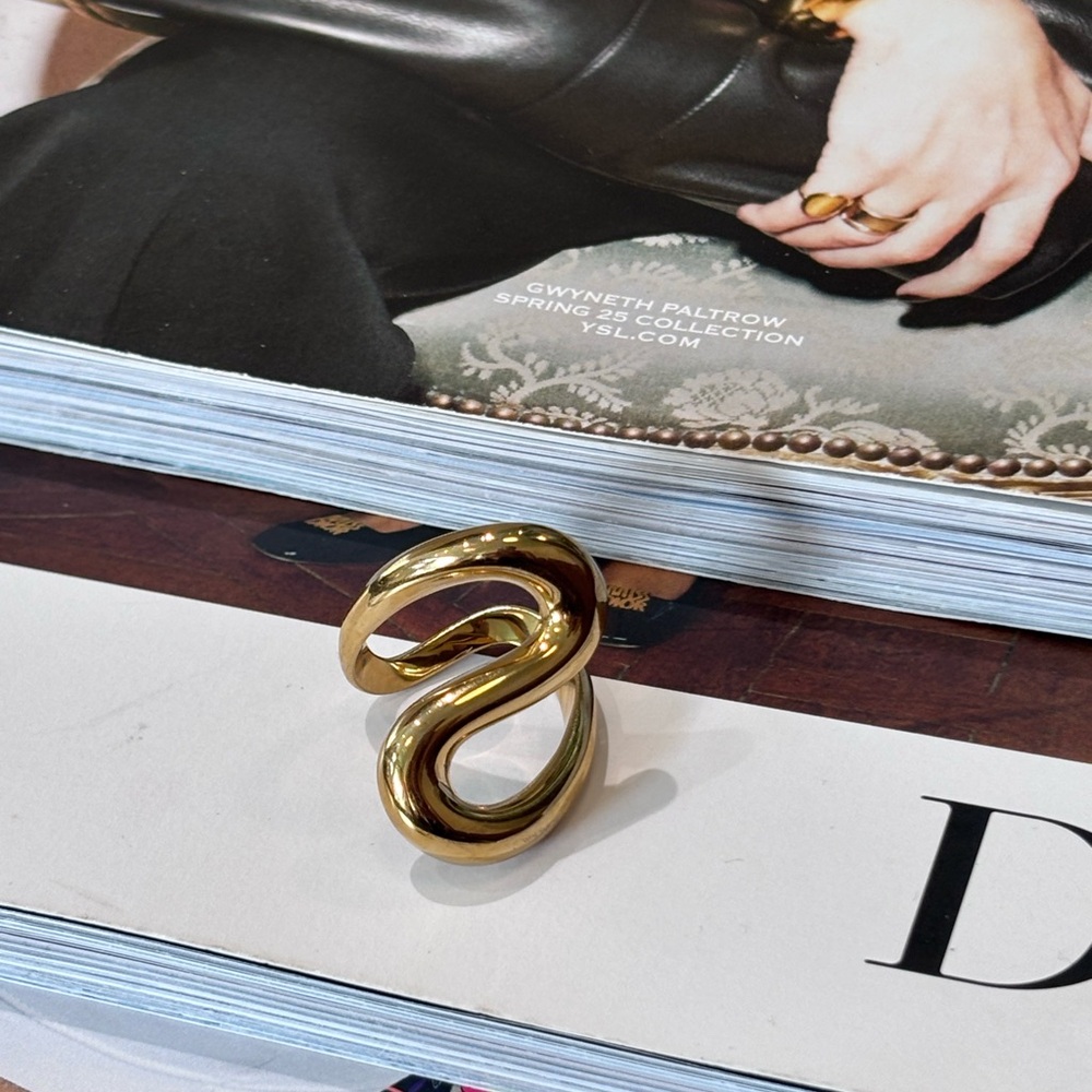 Elegant Gold-Tone Women's Ring
